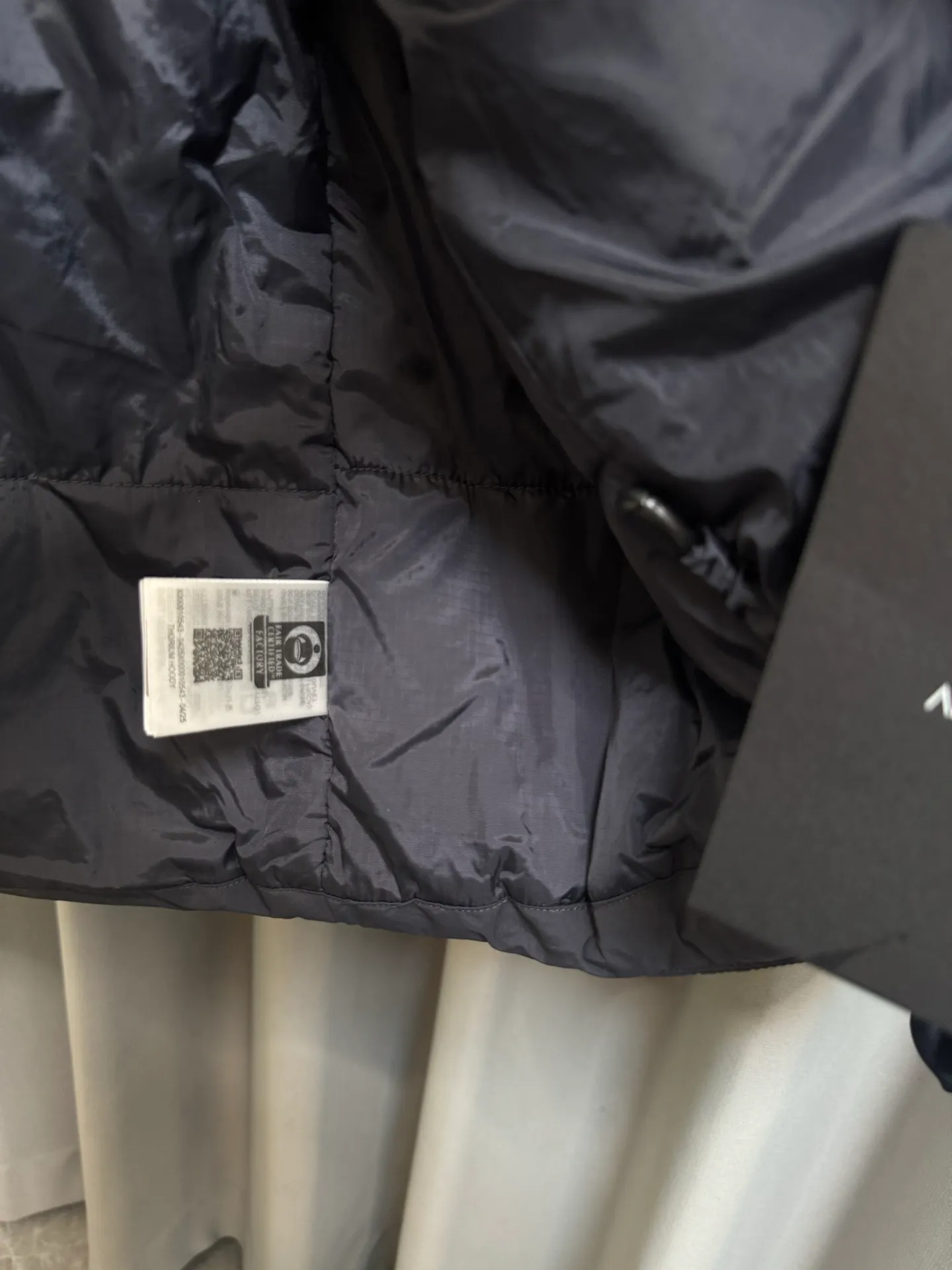 【Premium 】 Arc·teryx 26fw ! N WINDSTOPPER 2L ， Coreloft 100 ， 。 Cold Series ， ， ， ！ ， 。 windstopper ,n Gossamera Fusion WS。 ， ： 1： WINDSTOPPER ， ， ， ， 。 Coreloft ， 。 。 2： 。 3： ， ， 。 4： ， ， 。 ， ， ： / Gray/ Size：s/m/l/xl/xxl